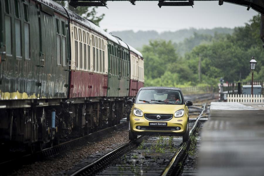  Smart ForRail Concept 2015 года  (фото 2 из 19)